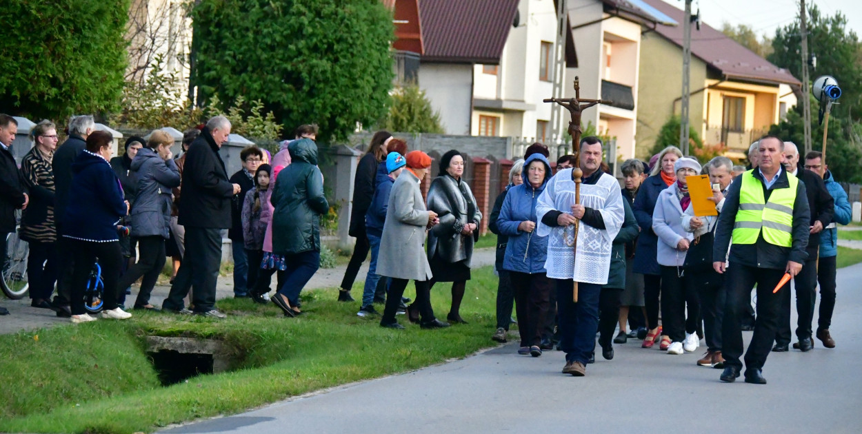 Dereźnia w gminie Biłgoraj. Mieszkańcy przeszli w procesji różańcowej (FOTO)