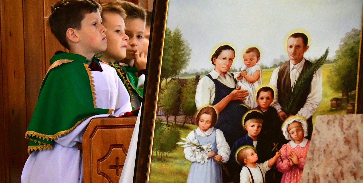 Z Markowej do Biłgoraja. Wprowadzenie relikwii rodziny Ulmów (FOTO, VIDEO)