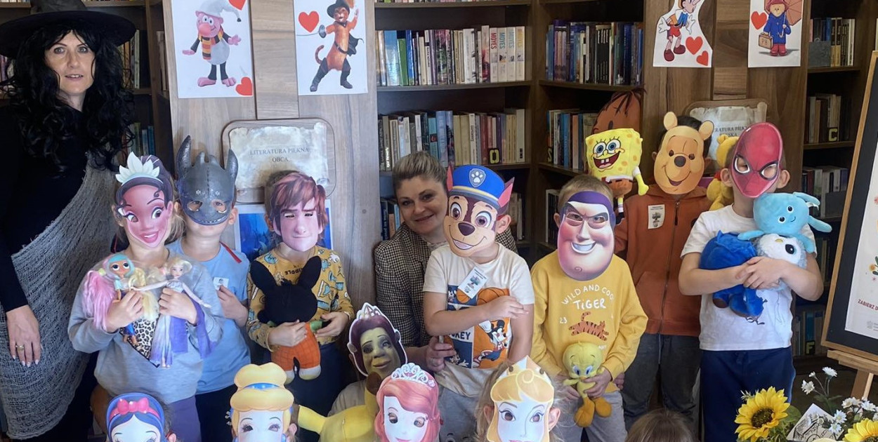 Bajkowe spotkanie w Bibliotece w Obszy z okazji Międzynarodowego Dnia Postaci z Bajek