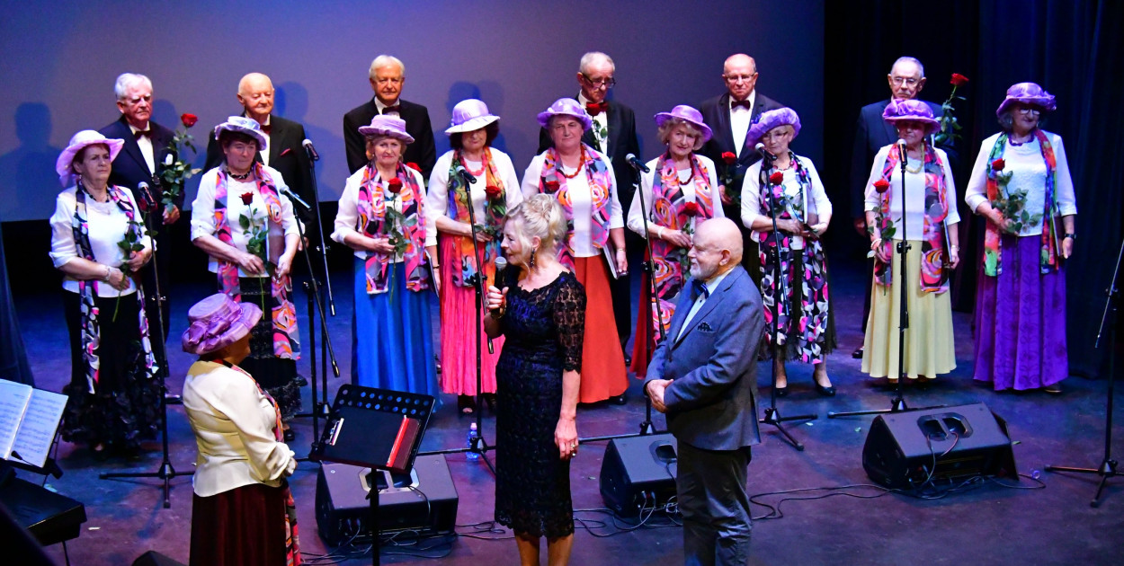 Biłgoraj. Od 15 lat bawią publiczność i integrują seniorów (FOTO, VIDEO)