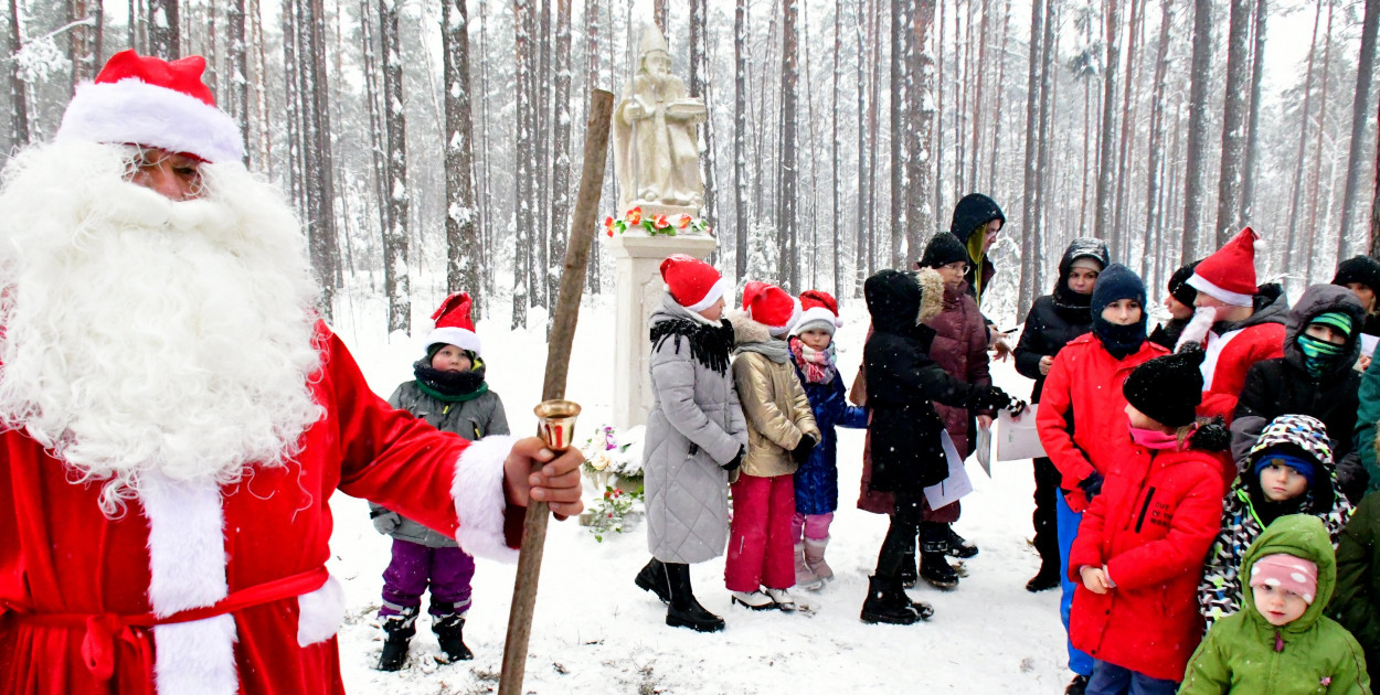 Mikołaj zjawił się w środku lasu? Czy zabłądził? (FOTO, VIDEO)