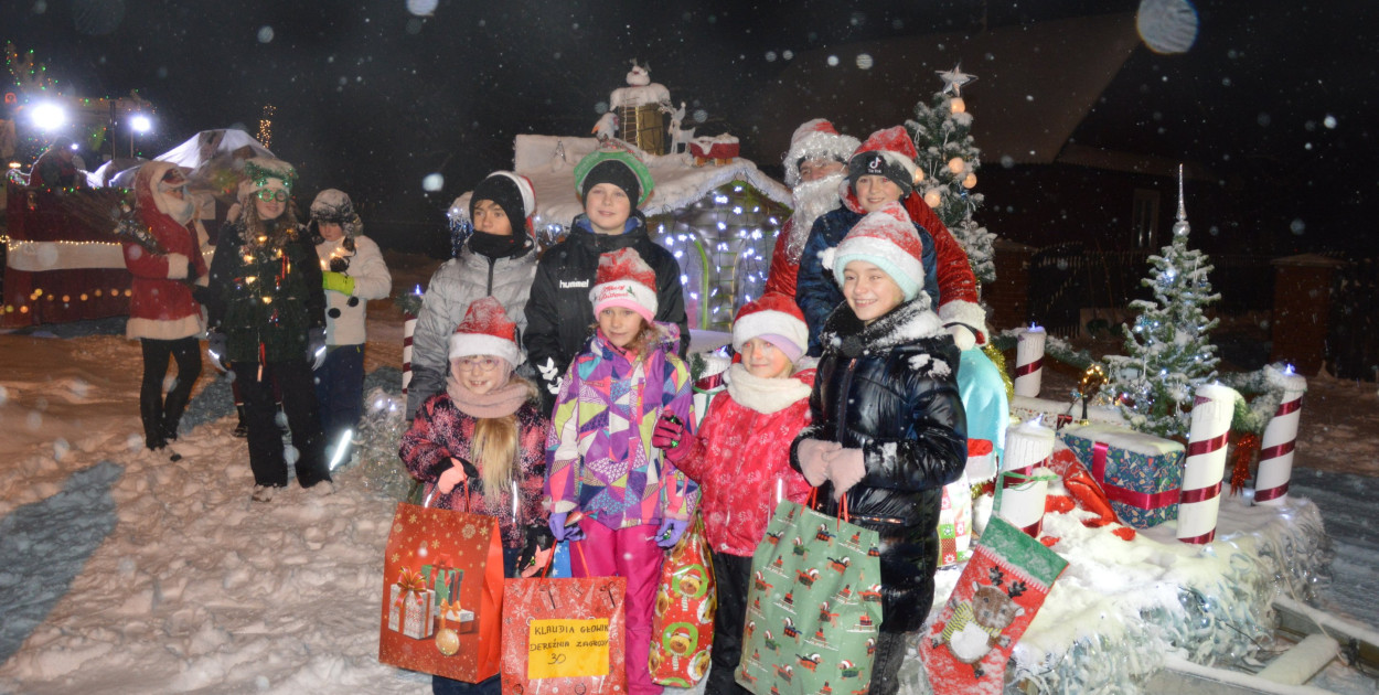 Korowód św. Mikołaja przejechał przez Dereźnię - Zagrody (FOTO)