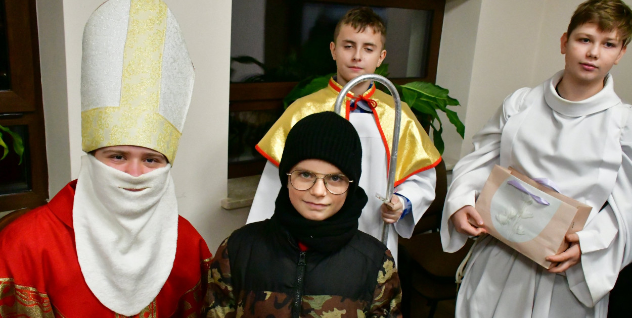 Św. Mikołaj odwiedził kościół św. Jerzego w Biłgoraju i obdarował dzieci