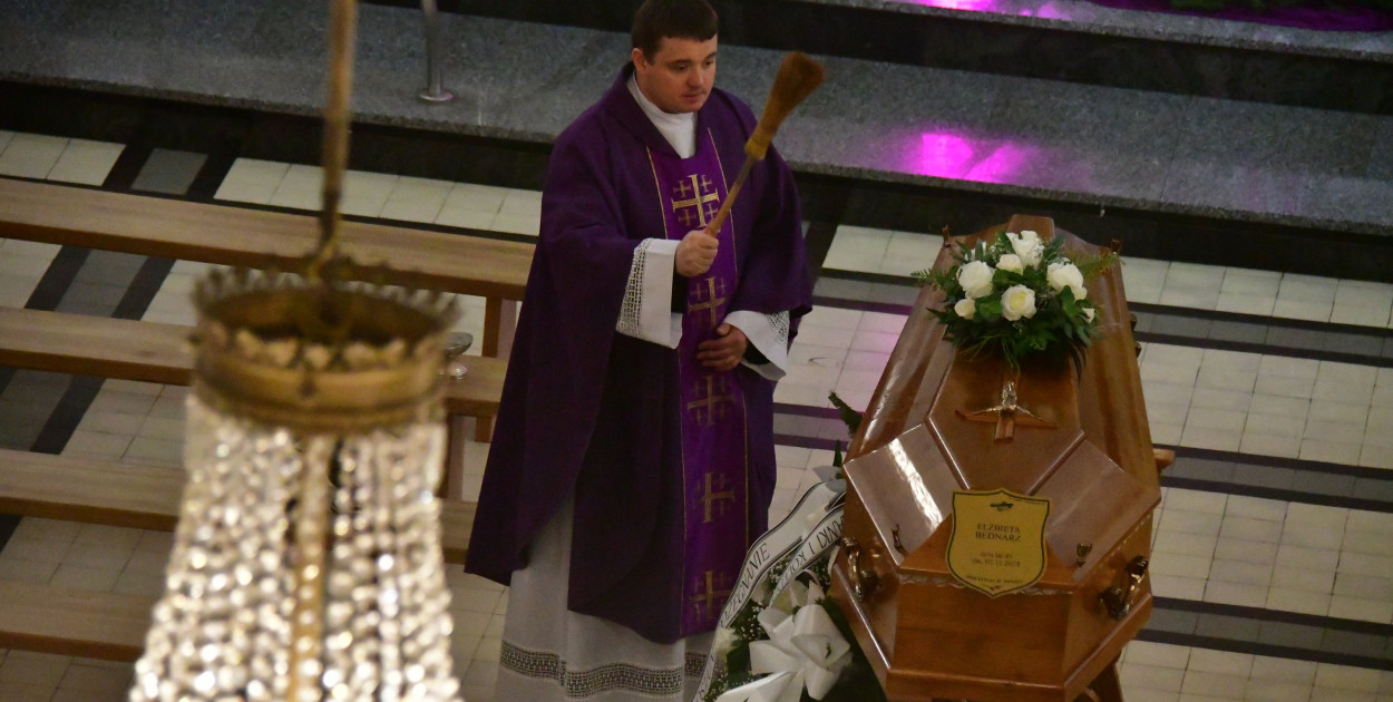 Dziś odbył się pogrzeb Elżbiety Bednarz. 45-latkę żegnała rodzina, znajomi...
