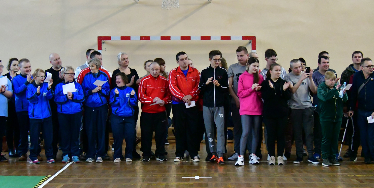 Mikołajkowy Turniej Sportowy Osób Niepełnosprawnych w Biłgoraju (FOTO)