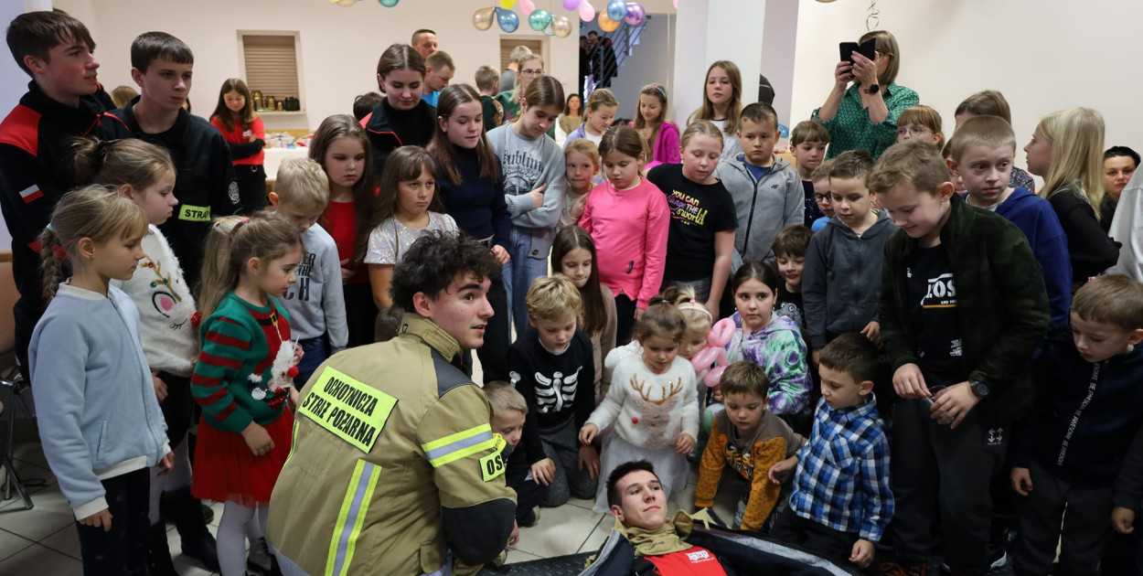Młodzieżowa Drużyna Pożarnicza uświetniła Bal Mikołajkowy (FOTO)