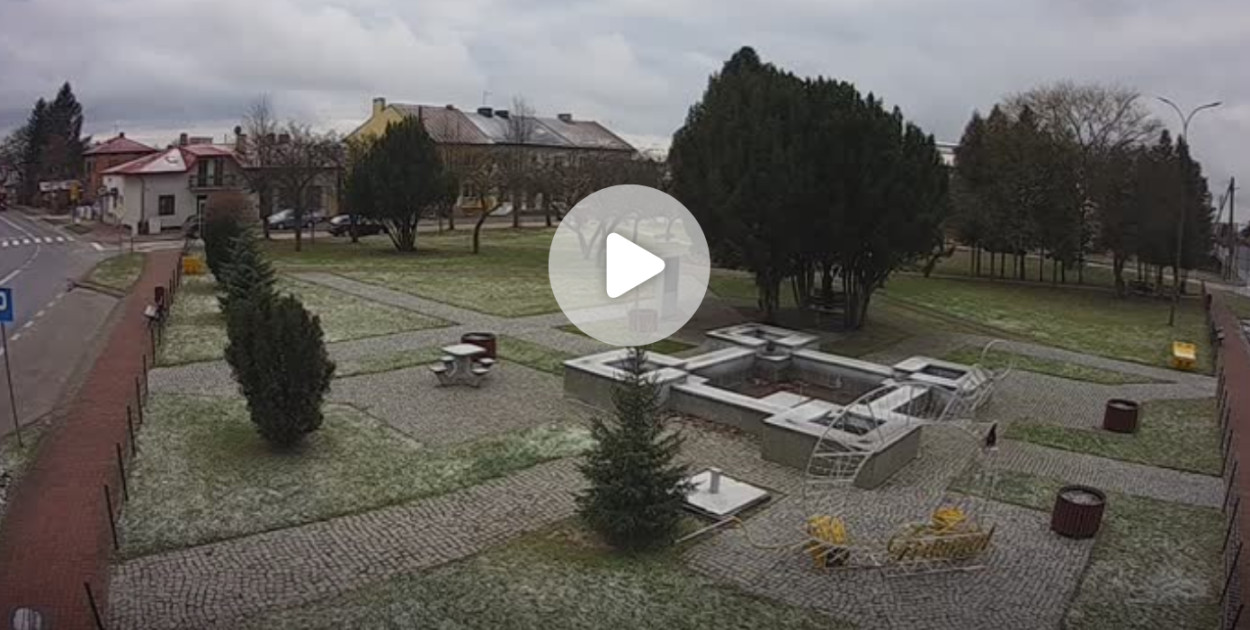 Frampol online. Podgląd na żywo m.in. miejskiego rynku i kościoła