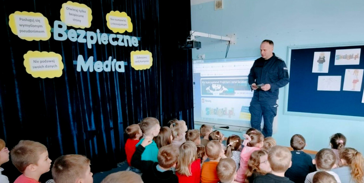 Policjanci rozmawiali o bezpieczeństwie w Internecie