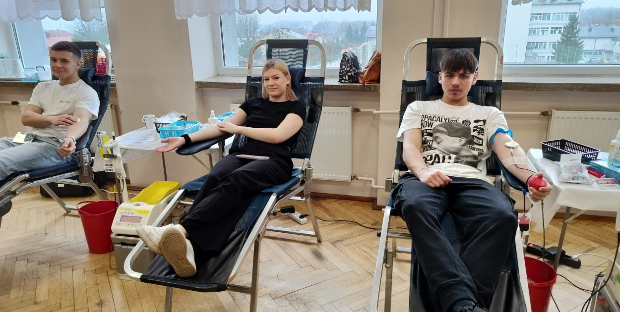 Uczniowie ratują życia! Trzecia akcja oddawania krwi w RCEZ kończy się sukcesem