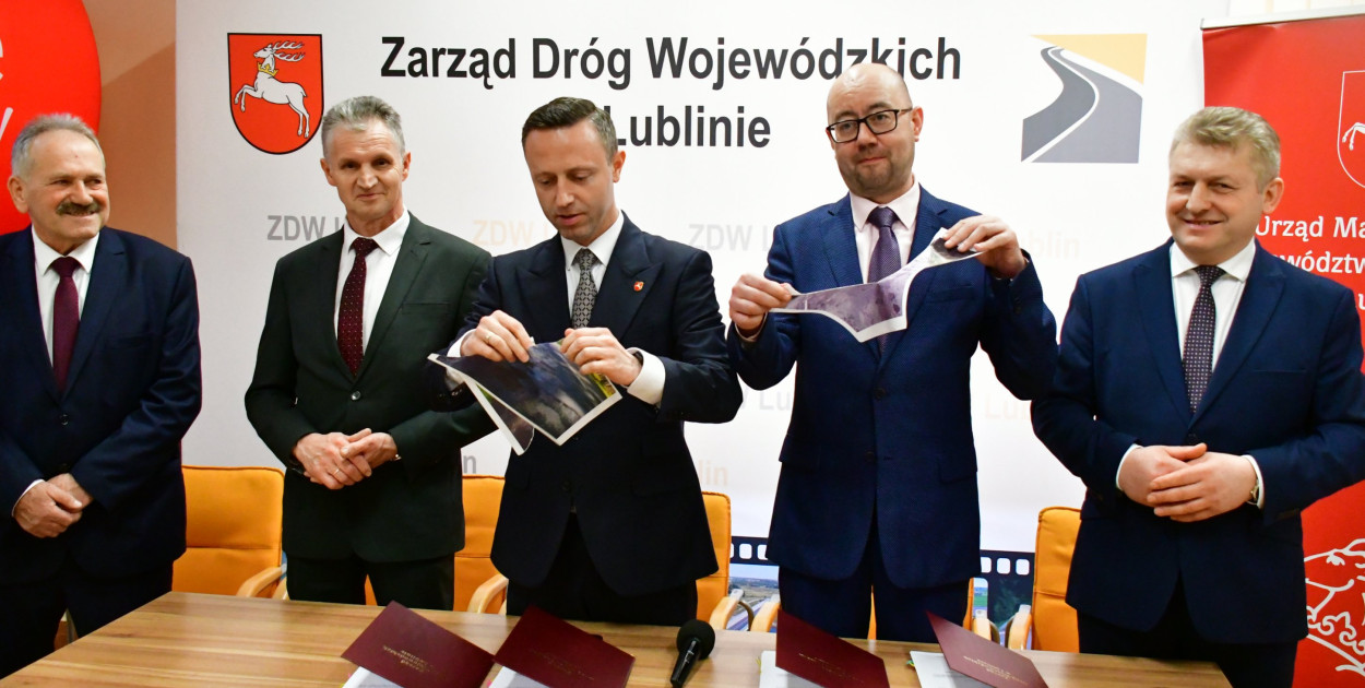 Podpisali umowy na remonty odcinków W853 i W853