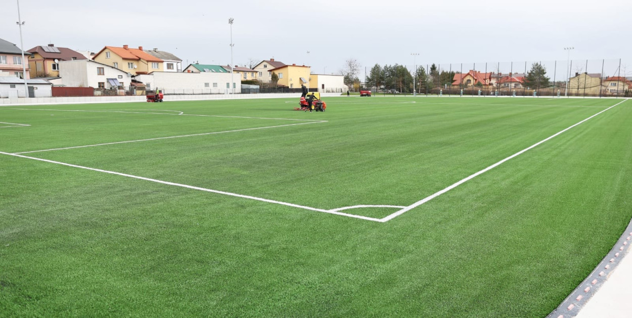 Finisz prac na boiku przy "Budowlance" (FOTO)