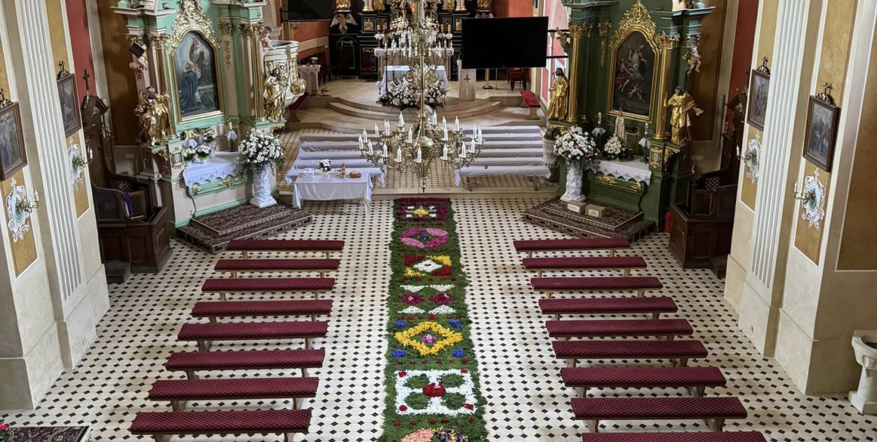 Goraj. Kwiatowy dywan dla Najświętszego Sakramentu