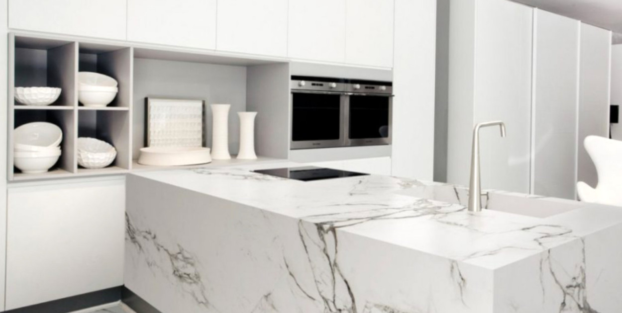 Zastosowanie spieków kwarcowych w aranżacji kominków: nowoczesne i eleganckie rozw