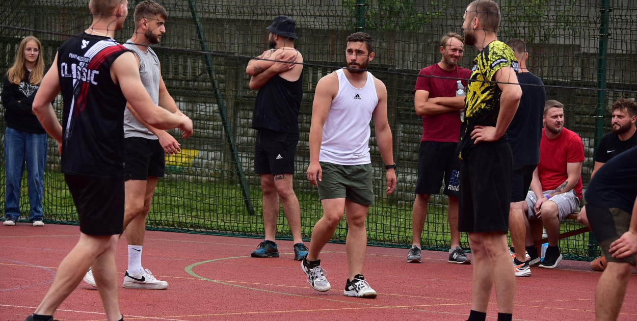 Rodzinny piknik w Dąbrowicy: atrakcje, sport i wspólna historia