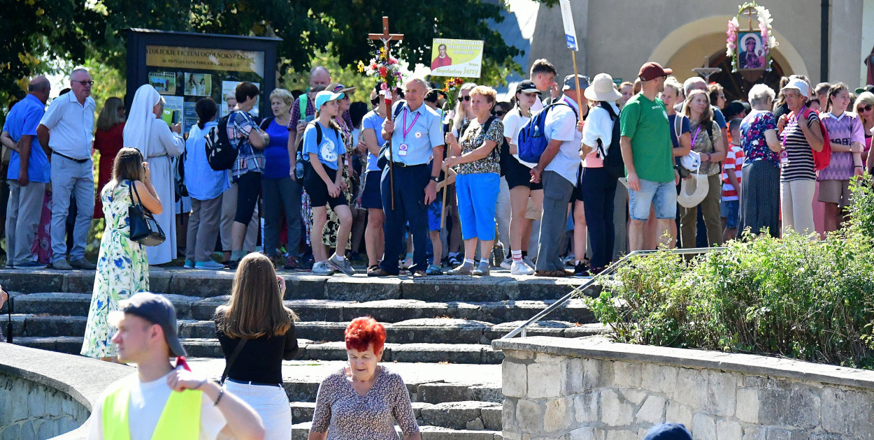 Wyruszyli na pielgrzymkę: Biłgorajska grupa na szlaku (FOTO, VIDEO)