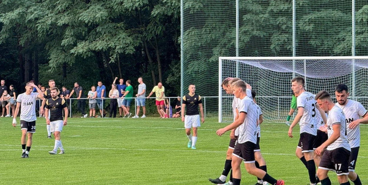 Grom Różaniec triumfuje w Turnieju o Puchar Starosty Biłgorajskiego