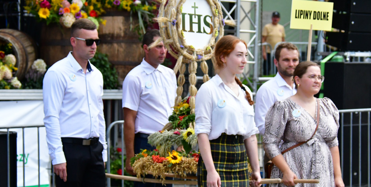 Z przytupem dożynki świętowano w Potoku Górnym (FOTO, VIDEO)