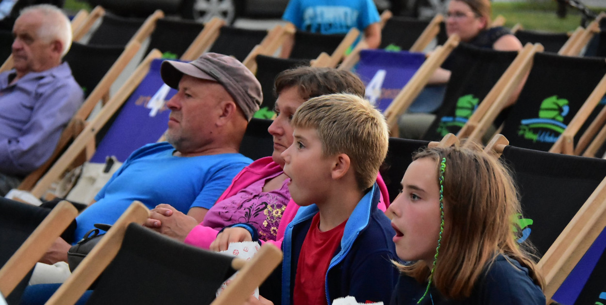 Letnie kino z wartościami w Biłgoraju: Wspólny wieczór pełen refleksji (FOTO)