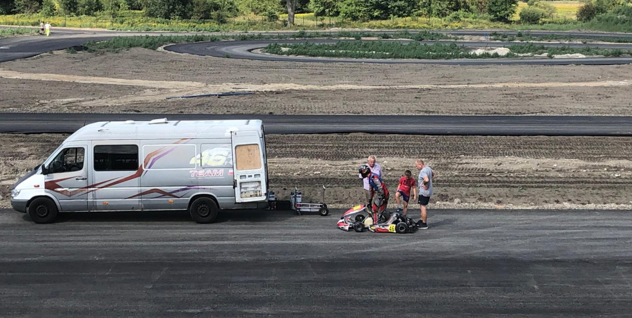 Pierwszy przejazd kartingiem po remontowanym torze Autodrom 
