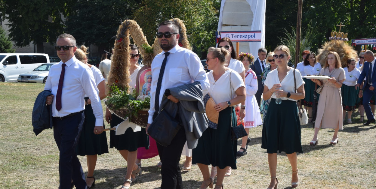 Delegacja gminy Tarnogród na Dożynkach Powiatowych w Obszy