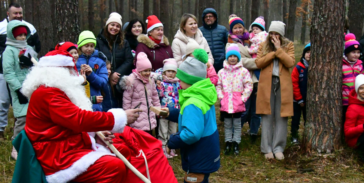 Mikołajki w Brzezinach, przy 200-letniej figurze św. Mikołaja (FOTO, VIDEO)