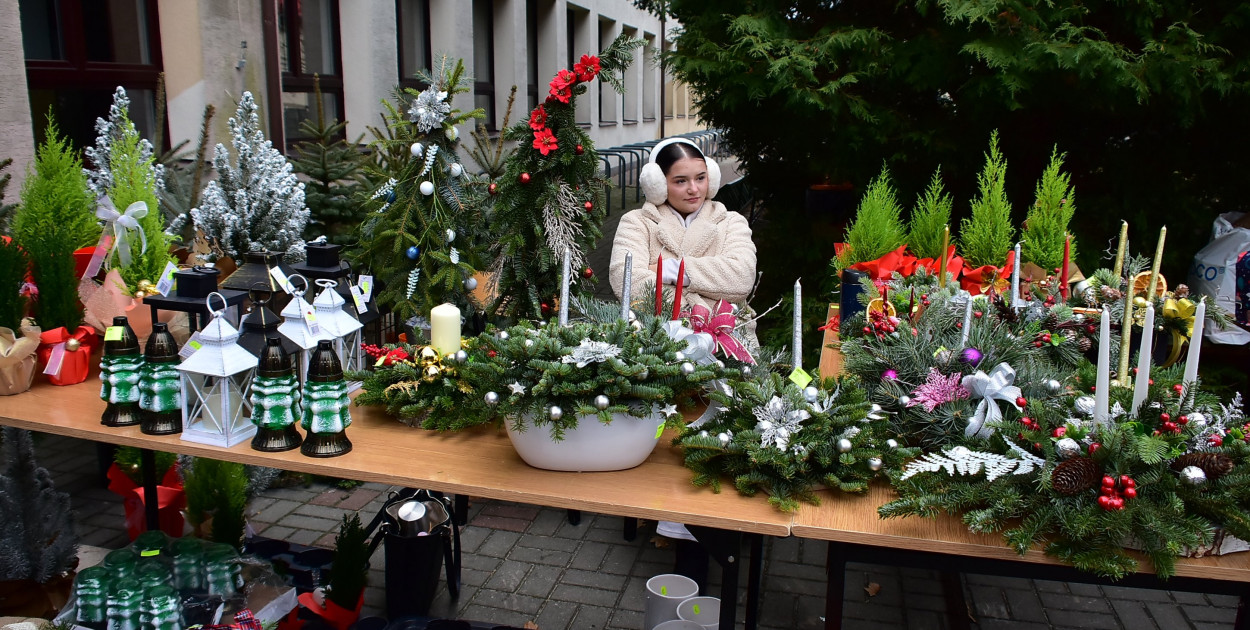 Świąteczny Kiermasz w Biłgoraju: Pomóżmy Mikołajowi Sarzyńskiemu! (FOTO)