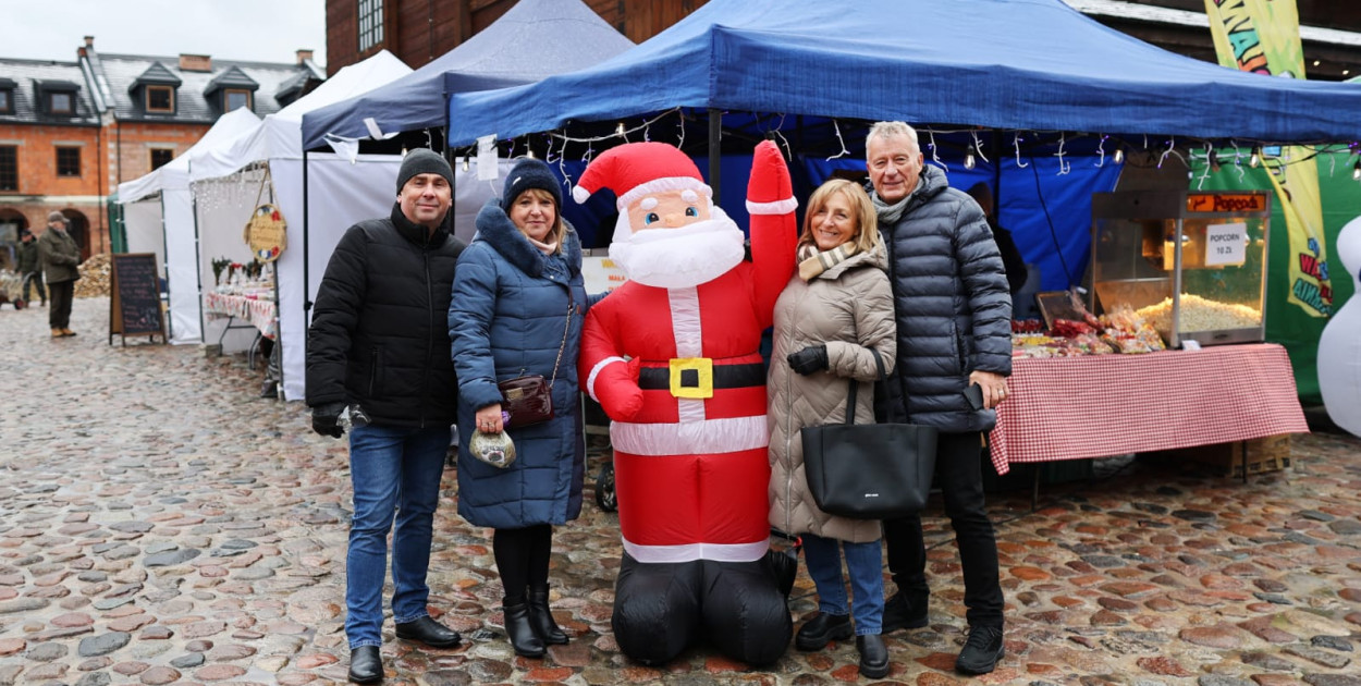 Jarmark Bożonarodzeniowy w Biłgoraju - Świąteczna wspólnota i radość (FOTO)