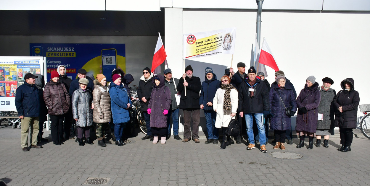 Biłgoraj. Protest pod sklepem Lidl