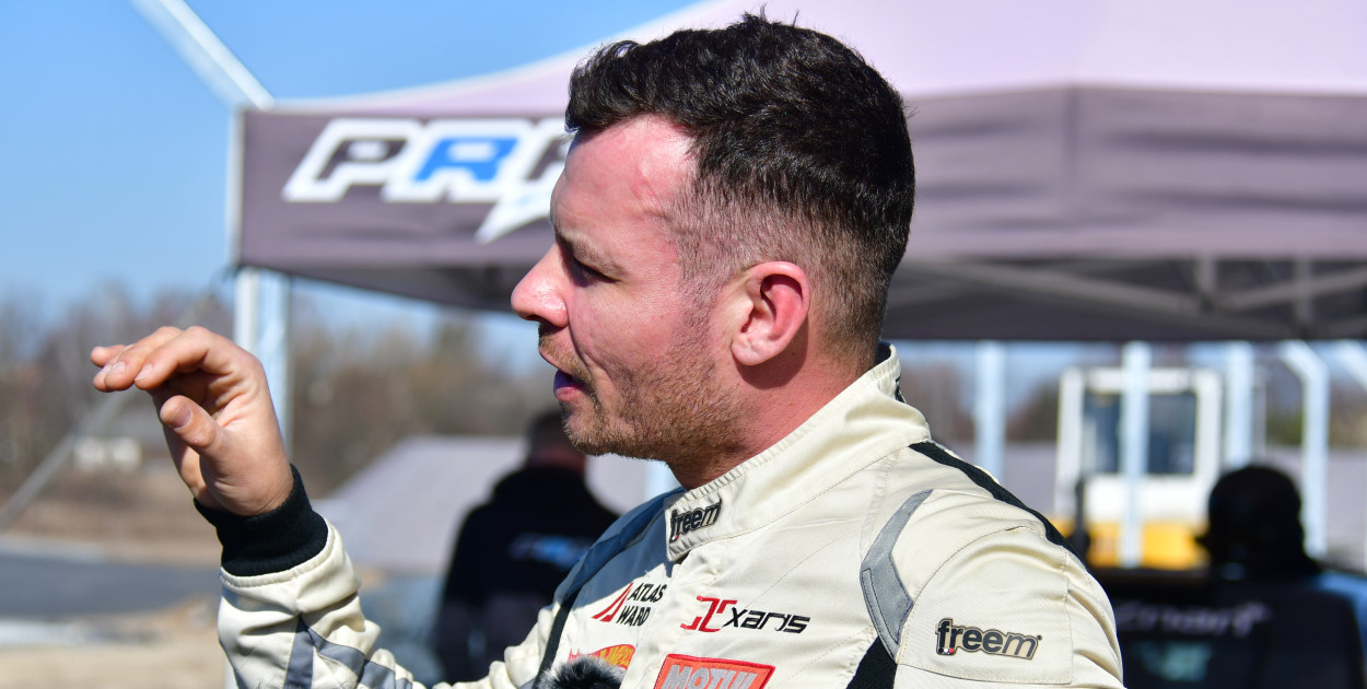 Jakub Colin Brzeziński testował auto w Biłgoraju