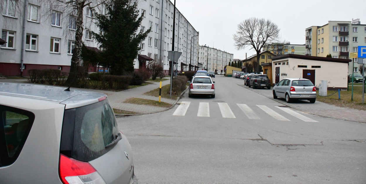Ulica Nadstawna w Biłgoraju przy bloku nr 52