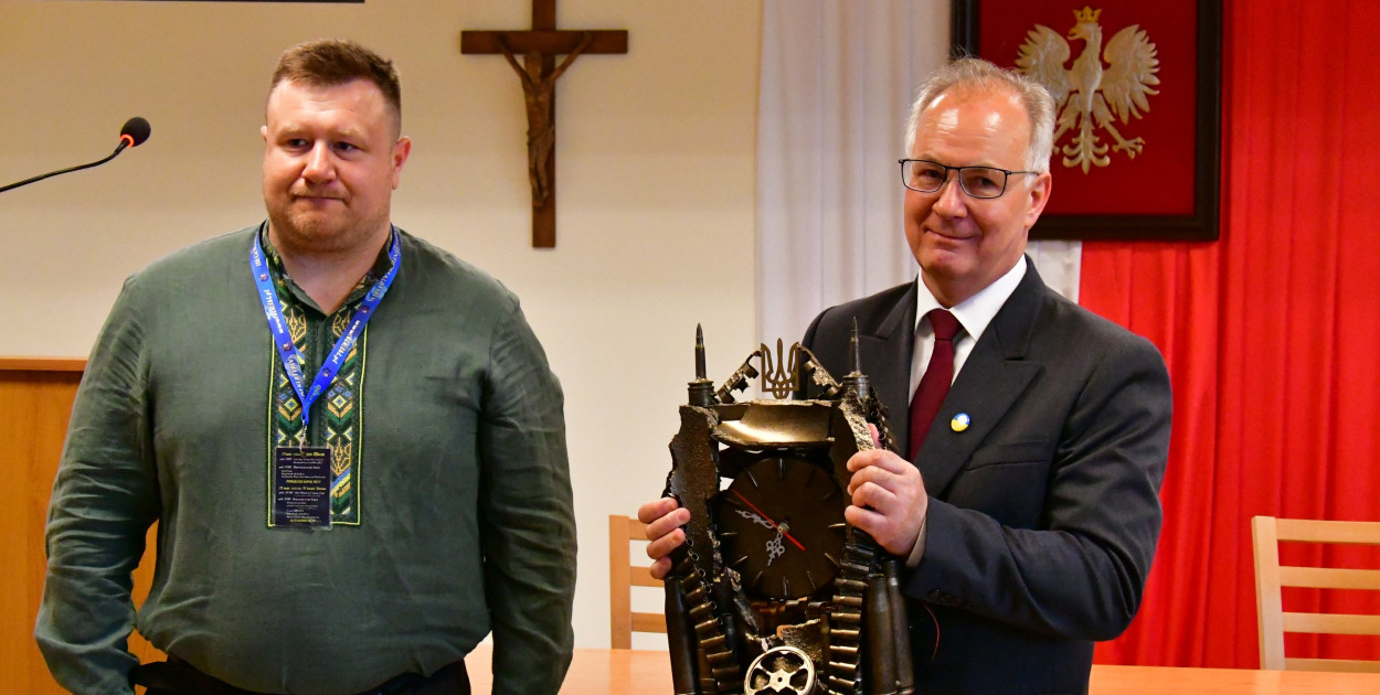 Niecodzienny prezent od ukraińskiej delegacji dla burmistrza Biłgoraja