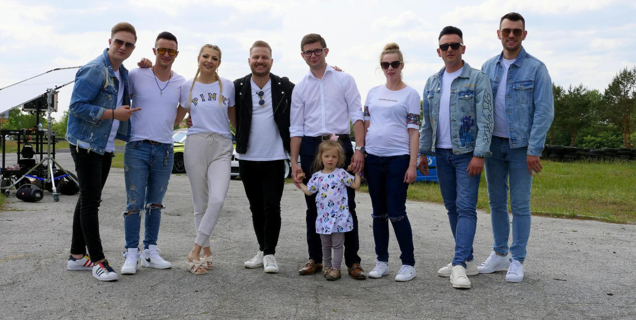 Gwiazdy disco ? polo kręciły teledysk na biłgorajskim Autodromie (VIDEO)
