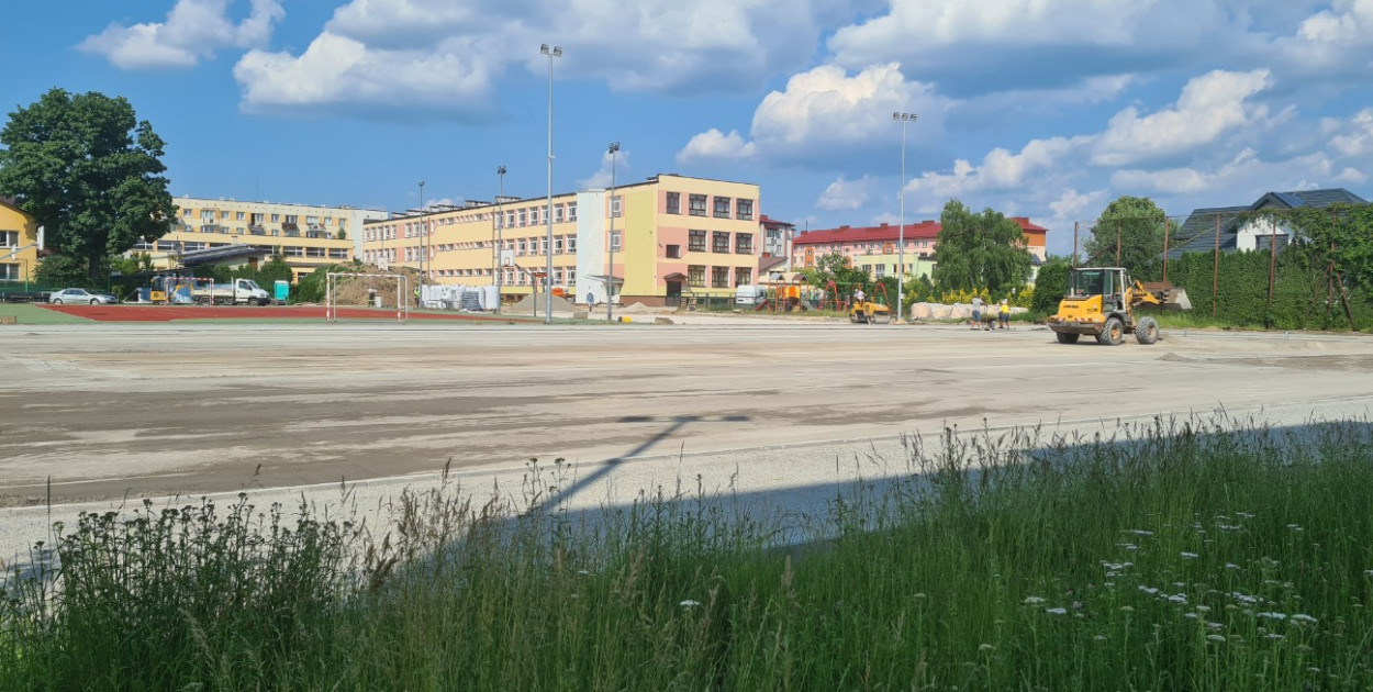 Przy Trójce w Biłgoraju powstaje boisko
