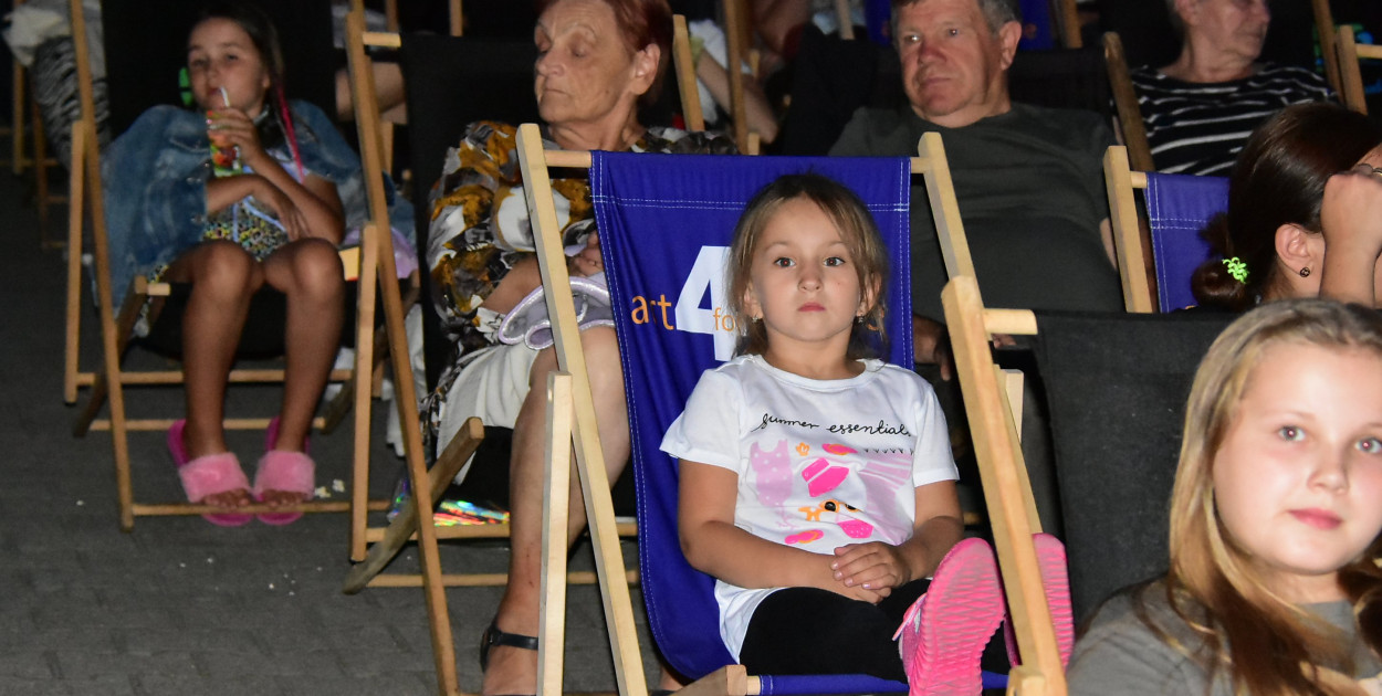 Kino plenerowe przy kościele Jana Pawła II w Biłgoraju 