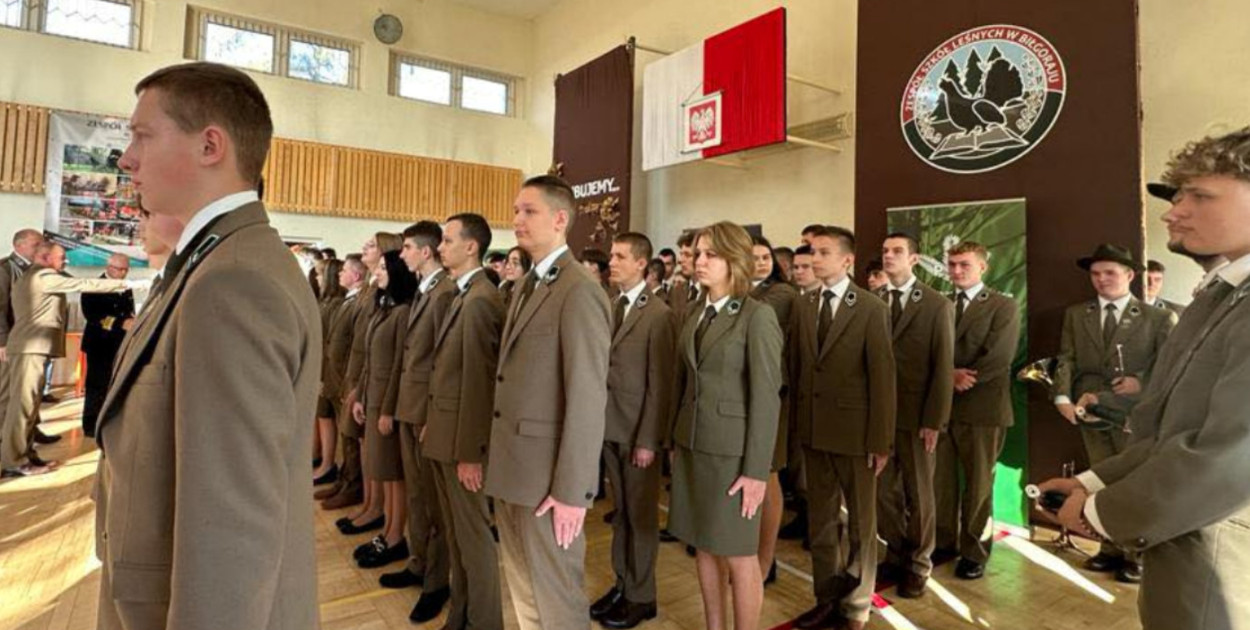 Technikum Leśne w Biłgoraju: ślubowanie klas pierwszych - relacja z wyjątkowej uroczystości