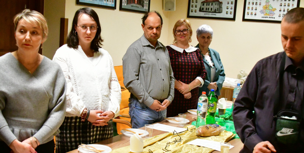 Biłgoraj. Członkowie SIRON-u połamali się opłatkiem. Były życzenia i kolędy