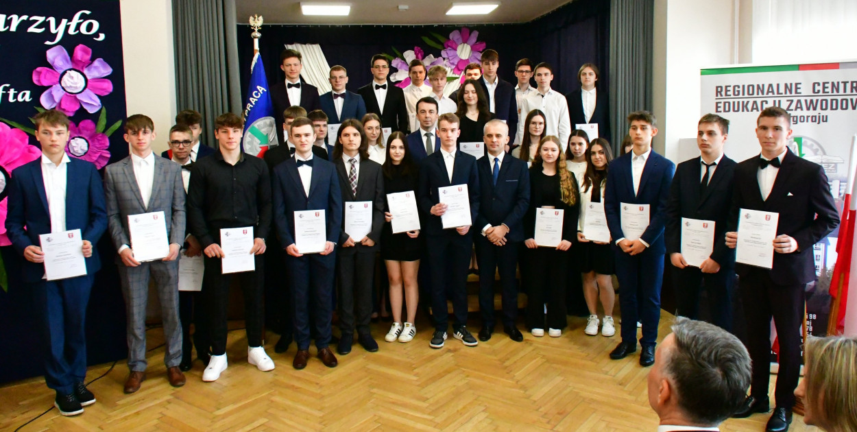 Młodzi zdolni z Biłgoraja nagrodzeni! Stypendia dla 33 uczniów RCEZ