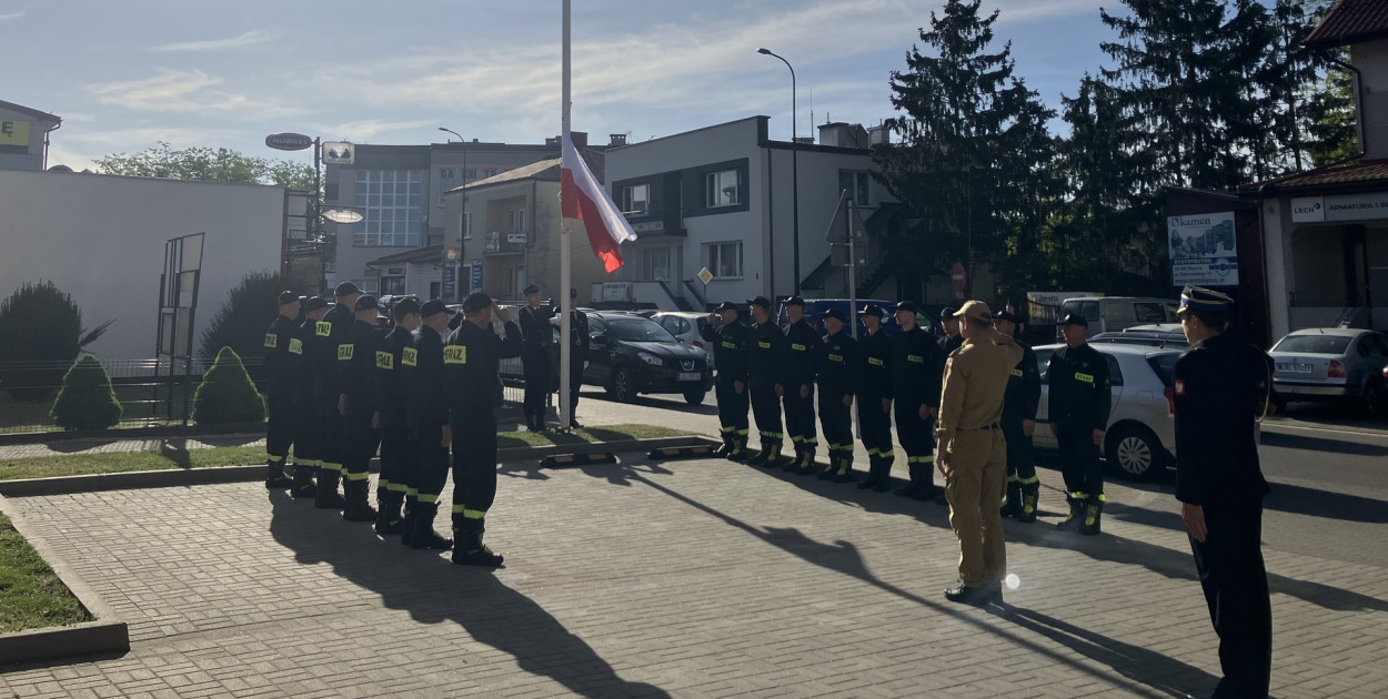 Dzień Flagi Rzeczypospolitej Polskiej w Komendzie Powiatowej PSP w Biłgoraju