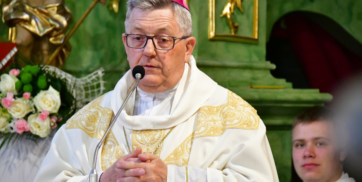 Biskup mówił do samorządowców. Zaczął od Gagarina