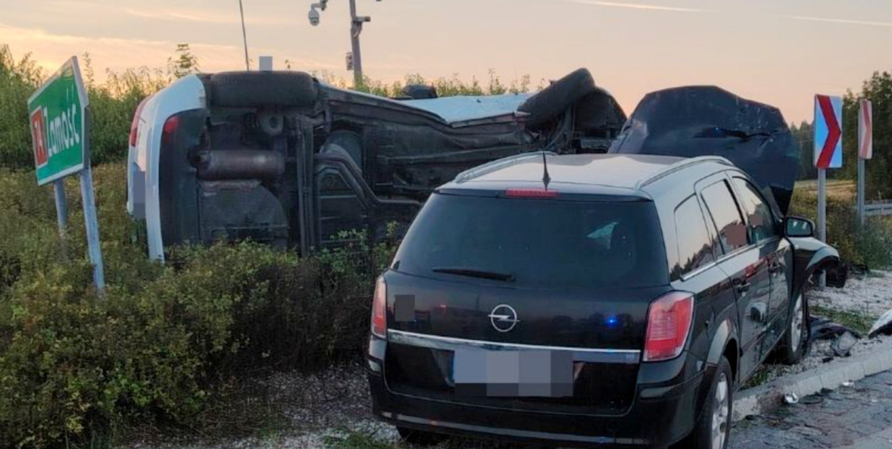 Wypadek na rondzie we Frampolu: Dwie osoby ranne w zderzeniu Opla i Kia