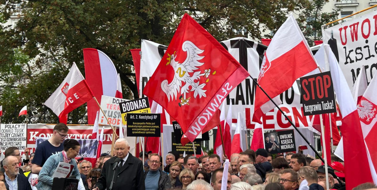 Warszawa. Głośny protest #stopPATOwładzy