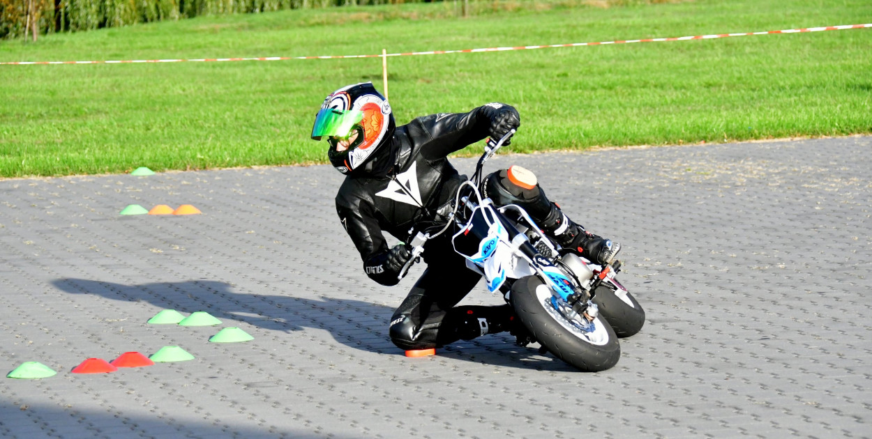 Targowisko przy Jagiełły: Miejsce, gdzie motocykliści rozwijają swoje umiejętności