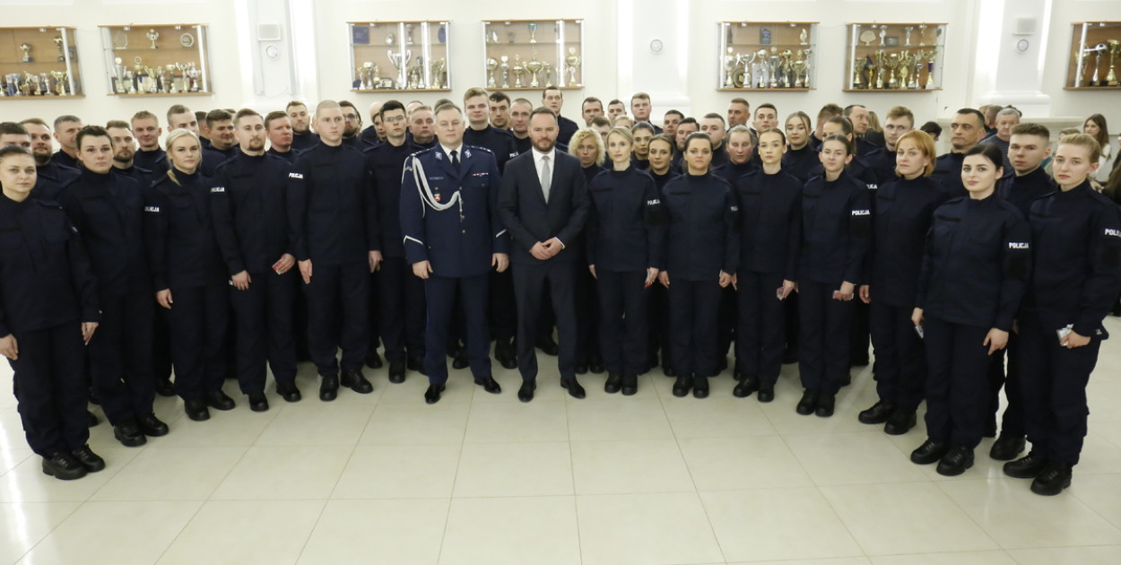 Ślubowanie nowych funkcjonariuszy. Dwóch pracować będzie w naszym powiecie