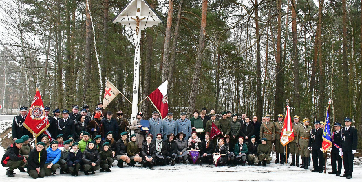 Poświęcenie chorągwi Biłgorajskiej Grupy Rekonstrukcji Historycznej w Starym Bidaczowie