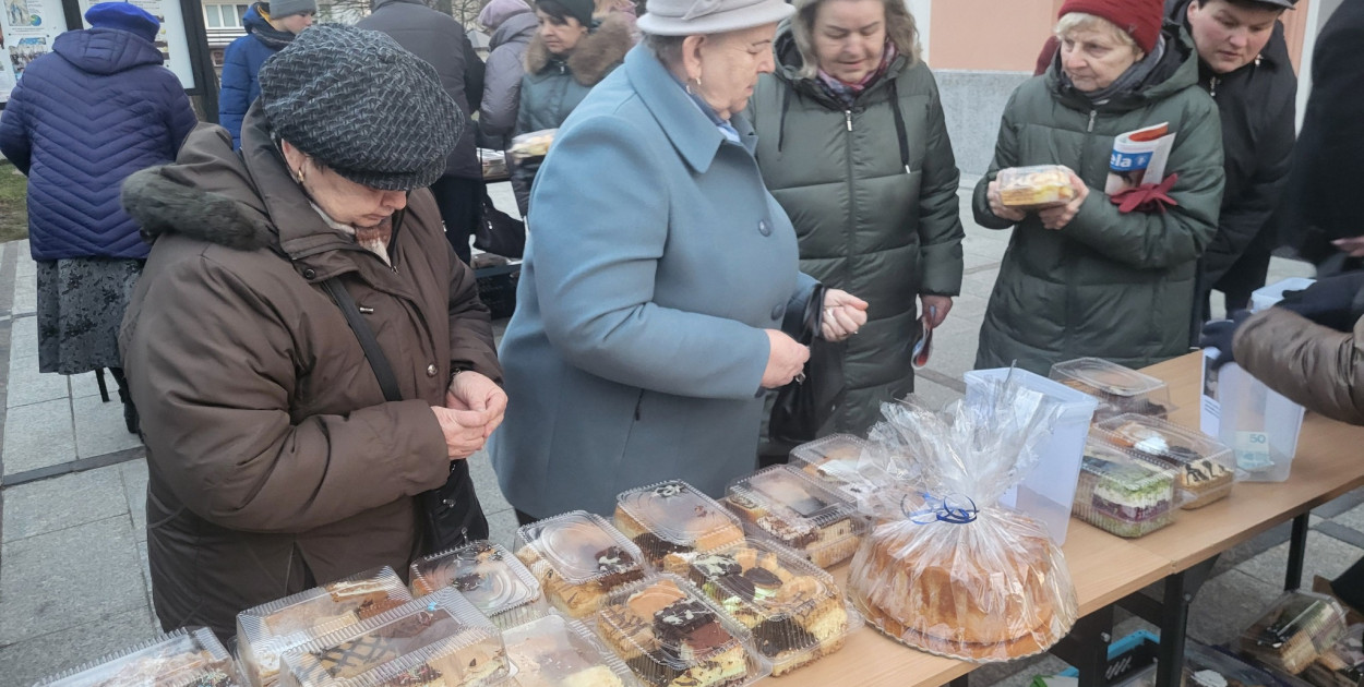 Kup ciasto, pomóż Karolkowi