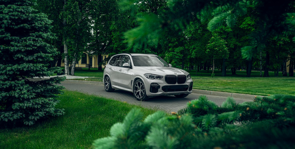 BMW X5 America: Dlaczego warto wybrać ten model z amerykańskiego rynku?