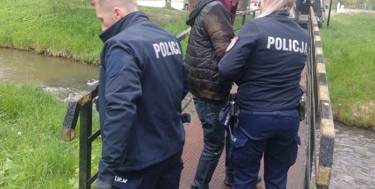 Dzielnicowa pomogła nietrzeźwemu mężczyźnie, który leżał przy brzegu rzeki
