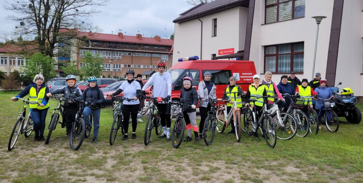Rodzinny Rajd Rowerowy Z książką w plecaku