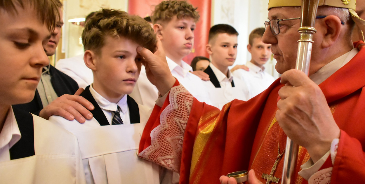 Sól. 37 młodych ludzi przyjęło sakrament bierzmowania