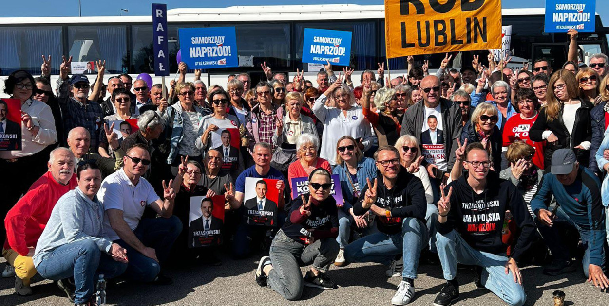 Sympatycy Rafała Trzaskowskiego już w drodze do stolicy